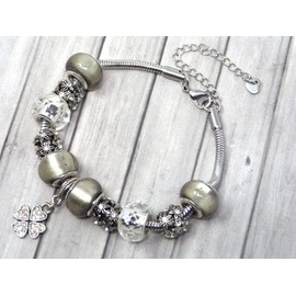 Graues Bettelarmband für Damen aus Edelstahl mit Kleeblattanhänger und Kristallen