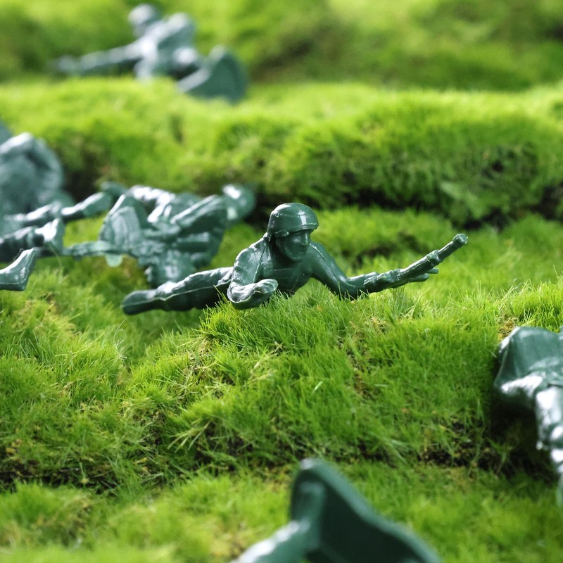 LovesTown 100PCS Army Men Toy Soldiers, Plastic Soldier Figures Green