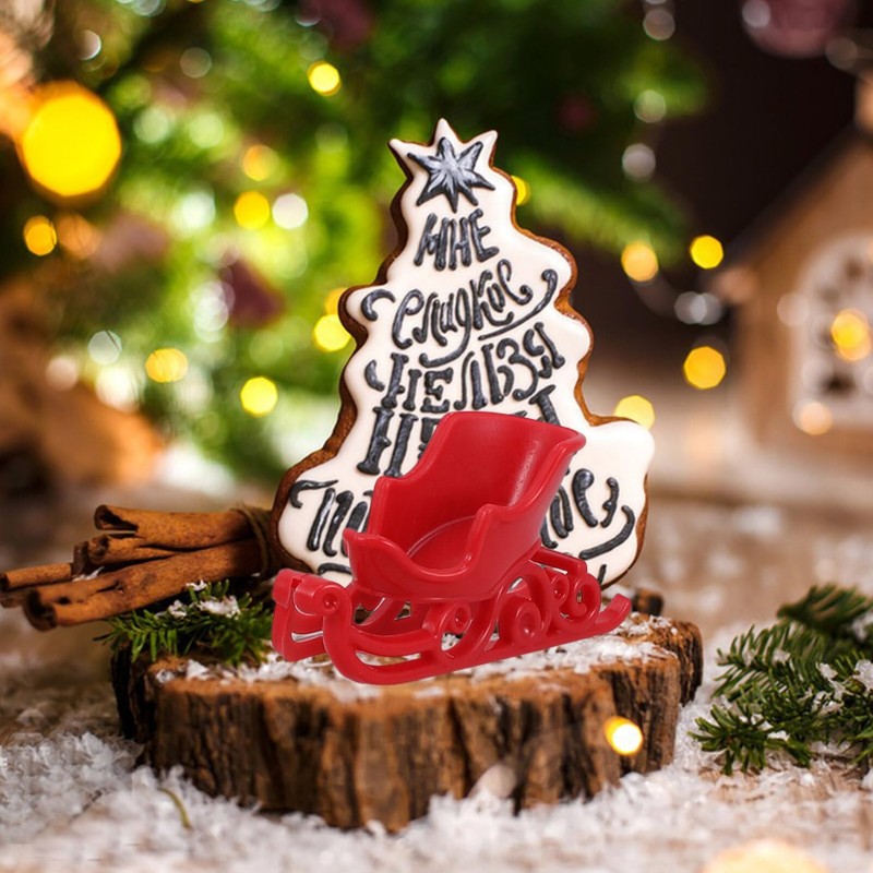 Cabilock 12Pcs Mini Christmas Sleigh Plastic Santa Sleigh Reindeer Car