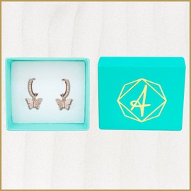 Aretes | Aretes tipo Arracadas con Mariposa de Zirconia Blanca en Chapa de Oro 18k | Aretes de Oro (Chapa de oro de 18k) |Joyeria para mujer | Regalos para mujer | Aretes Mujer | Aleah Jewelry