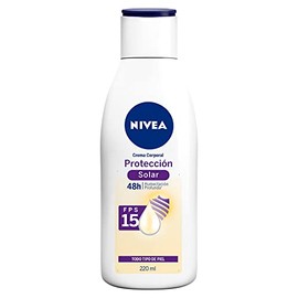 NIVEA Crema Corporal Humectante Protección Solar (220 ml), con Vitamina E y Aloe, Protección UV Fps15, 48 horas de Humectación Profunda para Todo Tipo de Piel