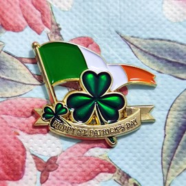 Levviye Happy St Patrick's Day 3 Leaf Clover Lapel Pin Badge Brooch Decorations Gifts Memorabilia, gold