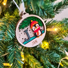 Weihnachtsbasteln Kinder: Weihnachtskugel mit Namen selbst gestalten - Personalisierte Weihnachtskugeln