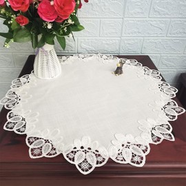 URROMA Round Linen Doily, 24 * 24in White Table Cover with Lace Trim, Coffee Table Topper Vintage Tablecloth for Room Kitchen Wedding Decor (60 * 60cm)