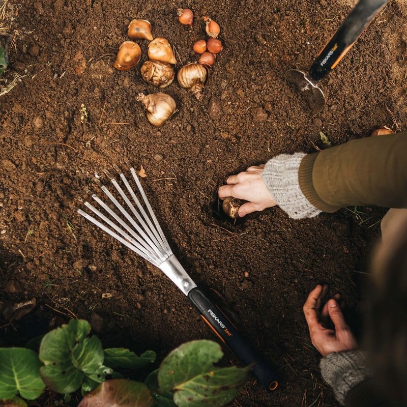 Fiskars Xact Hand Rake, Heavy Duty Gardening Hand Tool with