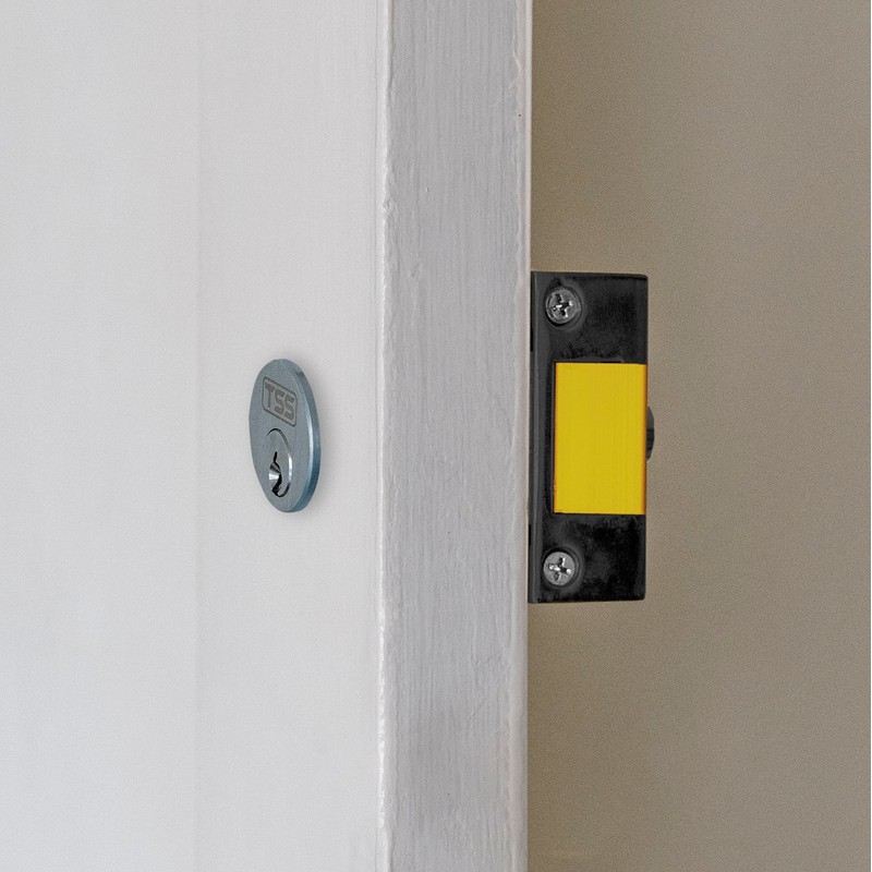 Standard Deadlocking Nightlatch, 40mm Backset, Complete with Rim Cylinder Lock