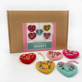 Bergin & Bath Needle Felting kit - Hearts. Learn to Make a Set of Heart Decorations from Natural Wool Fibres. Creative Gift for Adults and Teens.