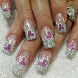 24Pcs Valentine's Day Press on Nails Short Square Fake Nails Silver Gradient Glitter Design French Tip with Charm Purple Heart Sparkly Holiday Nail Decor Heart Love False Nails Stick on Nail for Women