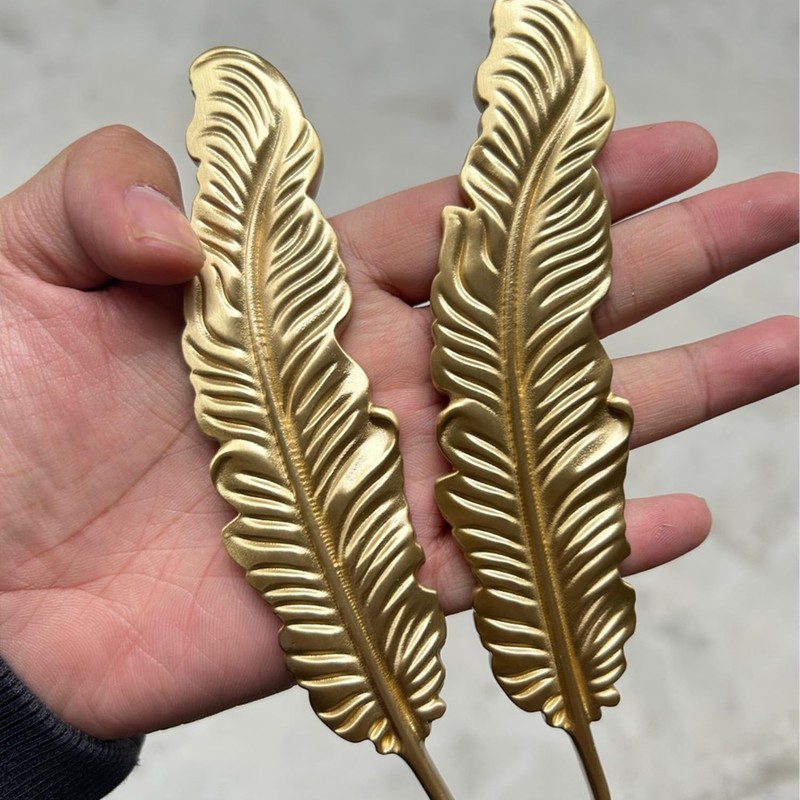 LFWATAXY 2PCS Solid brass feather cabinet drawer handle knob, gold