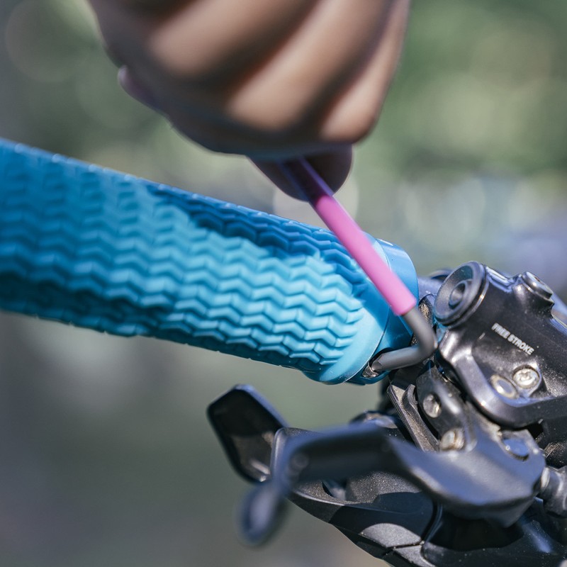 Funn Holeshot Mountain Bike Grips With Single Lock On Clamp,