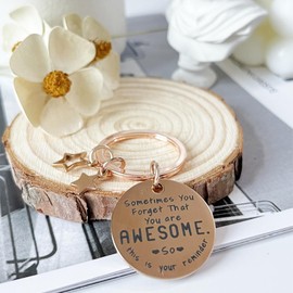 AIQIUQIU Funny Inspirational Gifts Birthday Christmas Keychain- Somtimes You Forget You Are Awesome with Star Keyring, Encouragement Gifts for Family Friends Coworkers Thank You Gifts, Rosa Gold