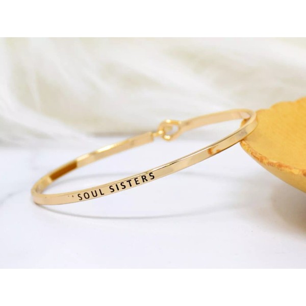 Curated Trinkets SOUL SISTERS | Inspired Message Engraved Simple Bangle