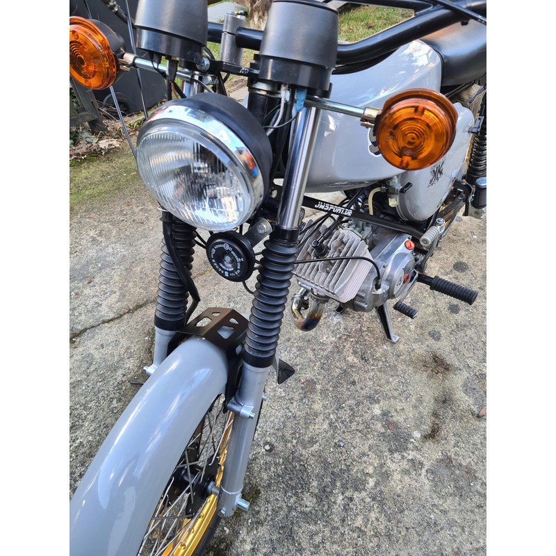 Fork cross yoke: reinforcement of the front fork (fork stabiliser