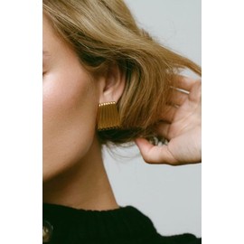 Ribbed Trapezoid Pattern Gold Tone Stud Earrings Large Gold Statement Chunky Stud Earrings for Women Trendy Vintage Large Gold Geometric Earrings Jewelry