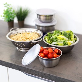 Relaxdays Schüssel Set aus Edelstahl, HxBxT: 10 x 24 x 30 cm, 5-teilig, stapelbar, Küchensieb, Frischhaltedose, silber