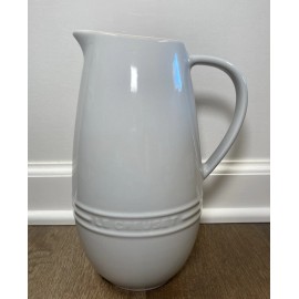 Le Creuset "Vapeur" Gray LE CREUSET 1.7 Qt Large Signature Slim Pitcher 8.75" Tall NWT Vase