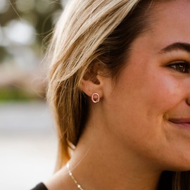 SANNYRA O Initial Stud Earrings for Women, Rose Gold Plated Hypoallergenic Letter Earring, Trendy Jewelry Gifts for Her