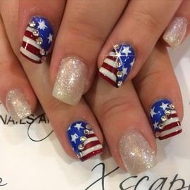 24Pcs 4th of July Press on Nails Short Square Fake Nails with Sparkly Rhinestones Gem Designs USA Flag Nail Art Silver Glitter Acrylic Nails Independence Day Glue on Nails for Women and Girls