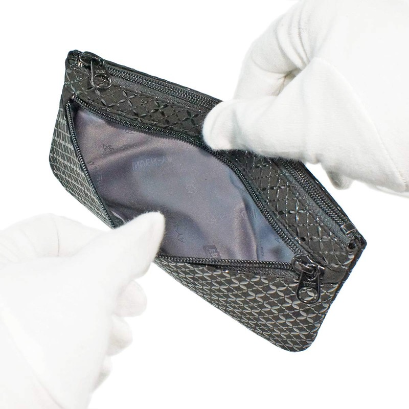 Indenya 4407-01-179 Inden No. 6 Pouch, Deer Leather, Black Background