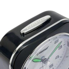 Velamp Sveglia da Comodino, Sveglia Analogica al Quarzo Silenziosa con Luce Senza Ticchettio, Semplice Orologio da Tavolo con funzione Snooze,Adatto per Camere da Letto, scrivanie, viaggi...