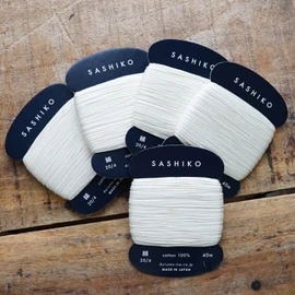 Sashiko kit, Daruma Sashiko Thread, Needles and Cotton Fabric with Grid Line Print, Marking Pencil, Thimblem and Traditional Design Sewing Set (Unbleached Thread/Navy Fabric)