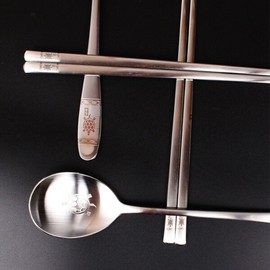 Hanil Stainless 대구백화점 한일스텐레스장수거북이 부부수저 세트 (2벌) Daegu Department Store Hanil Stainless Steel Turtle Couple Spoon Set (2 pieces)