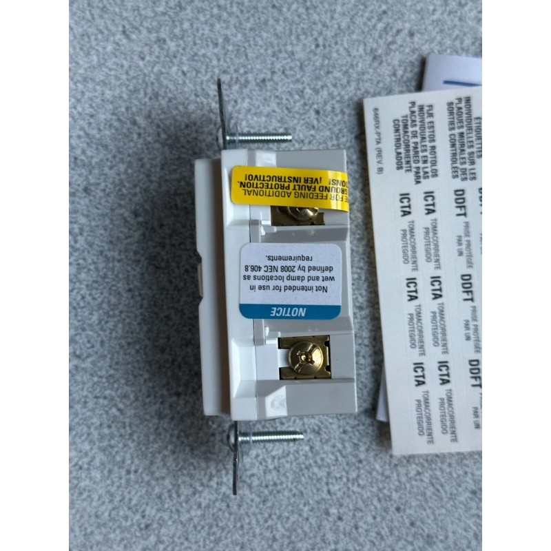 Cooper NEW COOPER VGF15W GFCI DUPLEX RECEPTACLE AND WALL PLATE