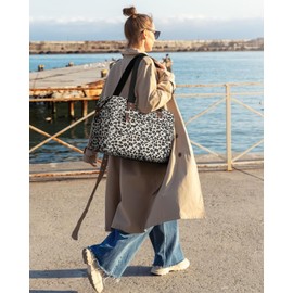 Pritent Travel Duffle Bag, Waterproof Weekender Overnight Hospital Bags for Women Men with Toiletry Bag Lightweight Personal Item Duffle Gym Bag for Travel, Airplanes, Sports(Leopard, Medium)