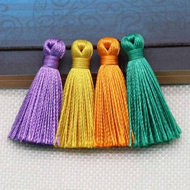 SHTGOI Pack of 20 Tassels 4 cm Mini Tassels Pendant Handmade Silky Tassels Colourful Tassel Pendant Chinese Style Decorative Tassels for Earrings, Bookmarks, DIY Craft Accessories, White