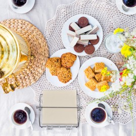 Relaxdays Napkin Holder with Weight for 33 x 33 cm Napkins, Stainless Steel Look, Napkin Stand, Metal, Silver, 10027738