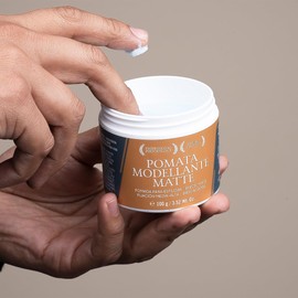 VEZIA – POMADA MODELANTE PARA CABELLO BARBA Y BIGOTE MASTER SELECT 100 g