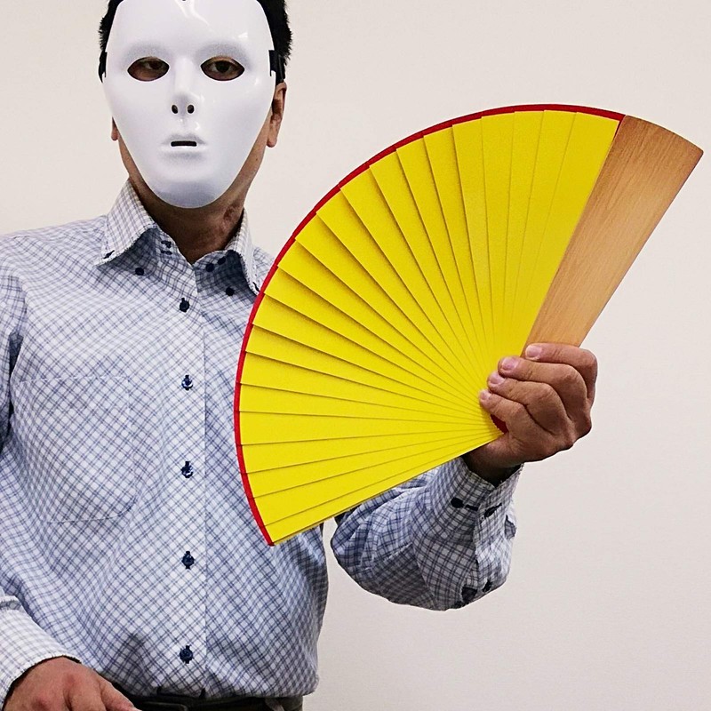 "Urara Trick" Magic 4 Color Quick Change Fan (Includes Urara