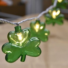 St. Patrick's Day Decoration Lights, 8.5Ft Shamrock String Lights with 10 Green Shamrocks Outdoor Patio Fairy Lights Plug-in Lucky Clover Lights for Home Garden Irish St. Patrick's Party Decoration