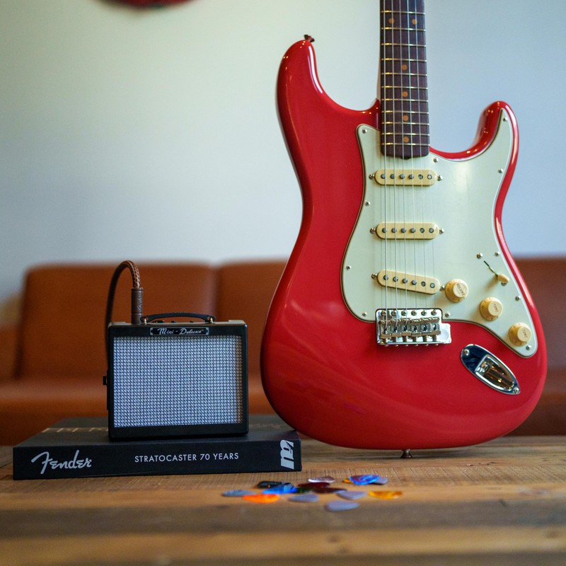 Fender Mini Deluxe Electric Guitar Amp, with 1-Year Warranty, Mini