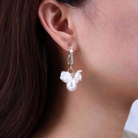 Atentuyi Boho Wedding Pearl Dangle Drop Earrings Gold Crystal White Acrylic Flower Earrings Rose Petals Floral Tassel Earrings CZ Huggie Hoop Earrings Jewellery for Women and Girls, Crystal