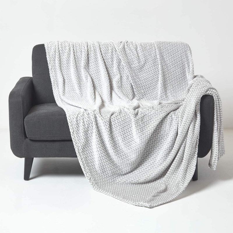 HOMESCAPES Grey Velvet Throw 130 x 160 cm Soft ‘Mora’