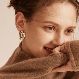 JeanBeau Chunky Gold Large Geometric Textured Stud Earrings for Women, Trendy Statement Irregular Square Lightweight Hypoallergenic Earing Prom Fashion Jewelry Gift