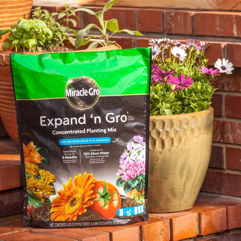 Miracle-Gro Expand 'N Gro Concentrated Planting Mix, .67 cu. ft.