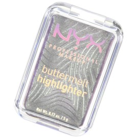 Nyx Professional Makeup, Buttermelt Highlighter, Tono: Butta in Black (negro iridiscente). Iluminador cremoso, hasta 12hrs de uso, no se desvanece, resistente a transferencias. Fórmula vegana.