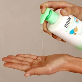 ISDIN Baby Naturals Shampoo para Bebé, con un 93% de Ingredientes de Origen Natural, 400ml