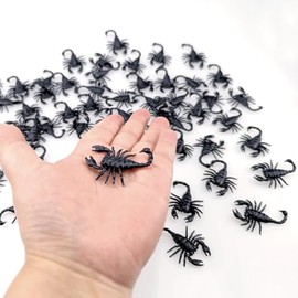 SaktopDeco - 60 piezas de escorpiones de plástico falsos de color negro, accesorios de broma para tartas