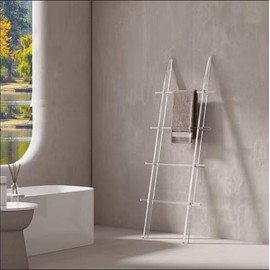 MESAILUP Acrylic Towel Ladder Stand, Modern Leaning Towel Rack, Wall-Free Transparent Storage Solution for Towels and Bath Towel, Multiple Use as a Blanket Shelf