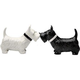 Kissing Scottish Terrier Scottie Dogs Salt & Pepper Shaker Set