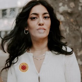 Vintage Rhinestone Round Flower Brooch Pin for Women,Sparkling Floral Lapel Pins Fashion Crystal Cluster Brooches Elegant Dress Accessories Christmas Wedding Jewelry (Green)