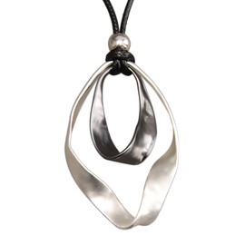 GelConnie - Collares bohemios para mujer, diseño clásico largo con dijes de círculos plateados, estilo vaquero para usar con suéter, collar ajustable de cuero, Cuero sintético, Sin piedra preciosa