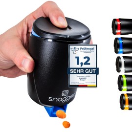 snagger - The snack dispenser // Clean hands when snacking // Suitable for peanuts, NicNacs, etc. // Ideal for gamers, in the home office, as a gift // BPA free // Made in Germany (black and blue)