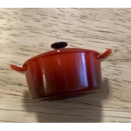 Le Creuset "Cerise" Heart Dutch Oven Magnet LE CREUSET Plastic Magnetic Logo DyDo Cherry