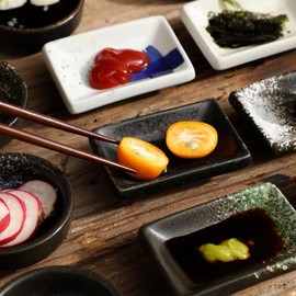 Fitzkor Japanese Style Ceramic Sauce Dishes Set, Small Rectangular Condiment Bowls, Black and White Appetizer Plates for Sushi and Dipping (4)