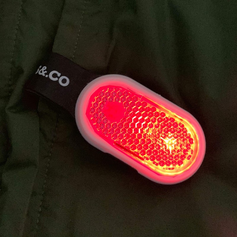 Clip-on clothing lights, magnetic clip red and white flashing lights