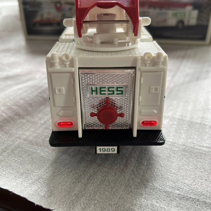 Hess Vintage 1989 Fire Truck Bank w/Lights, Flashers & Dual